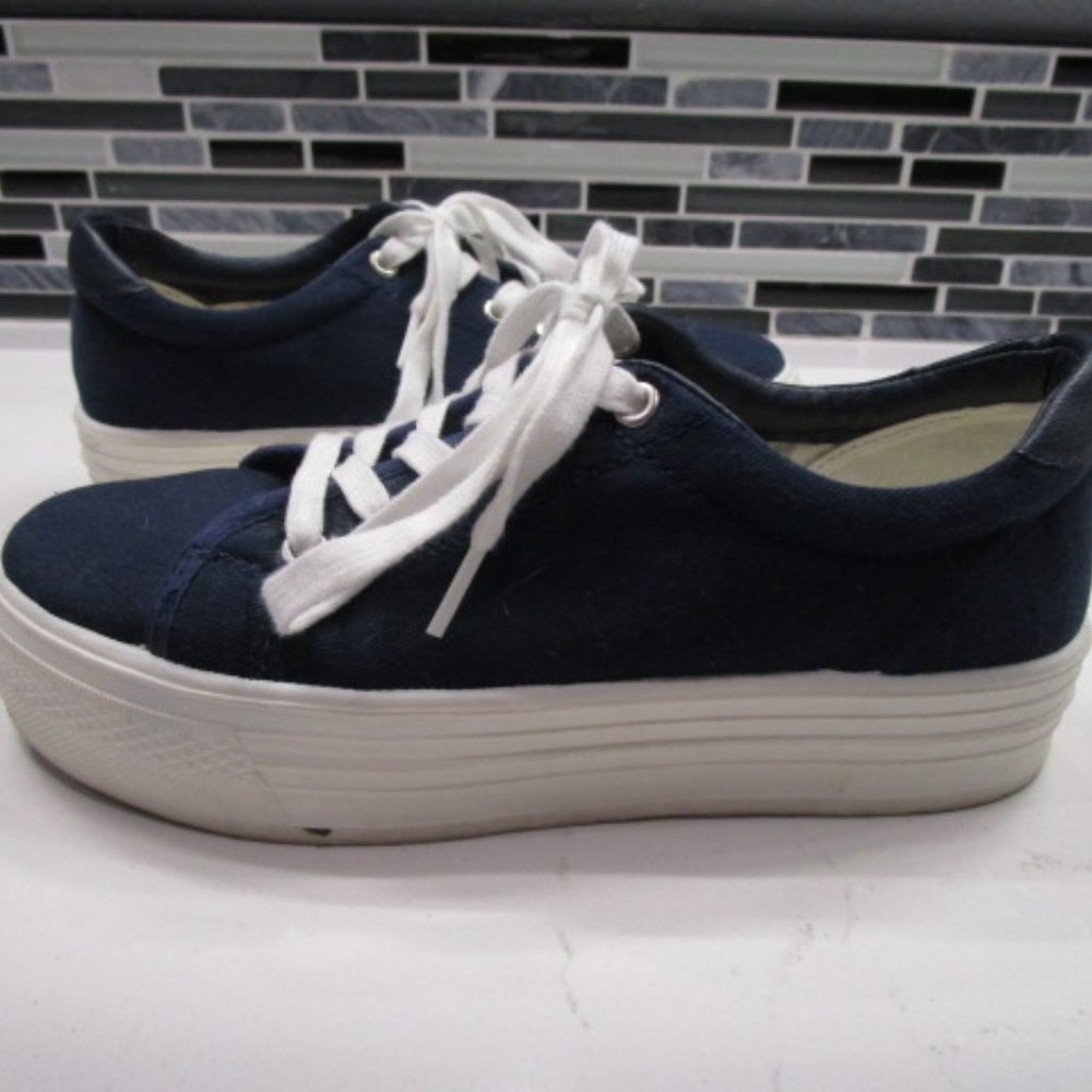 Canvas Shoe with Lift